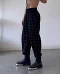 Men's plaid trousers with apron front flap and cargo pockets in straight-leg design