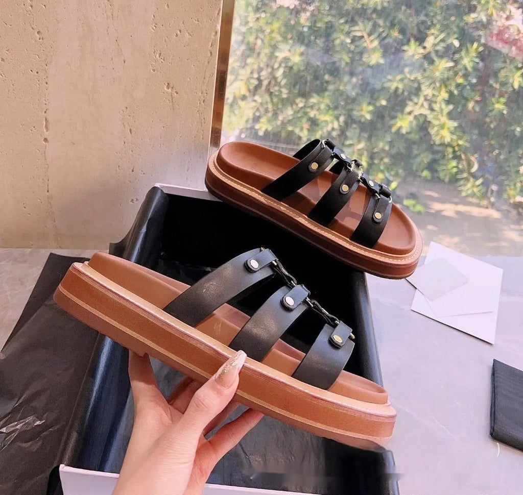 Women's Roman sandal slippers in patent leather with sheepskin upper, available in three colours