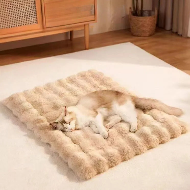 Plush cat and dog sleeping pad in grey or yellow, rectangular pet cushion, available in four sizes from 30x40cm to 70x90cm.
