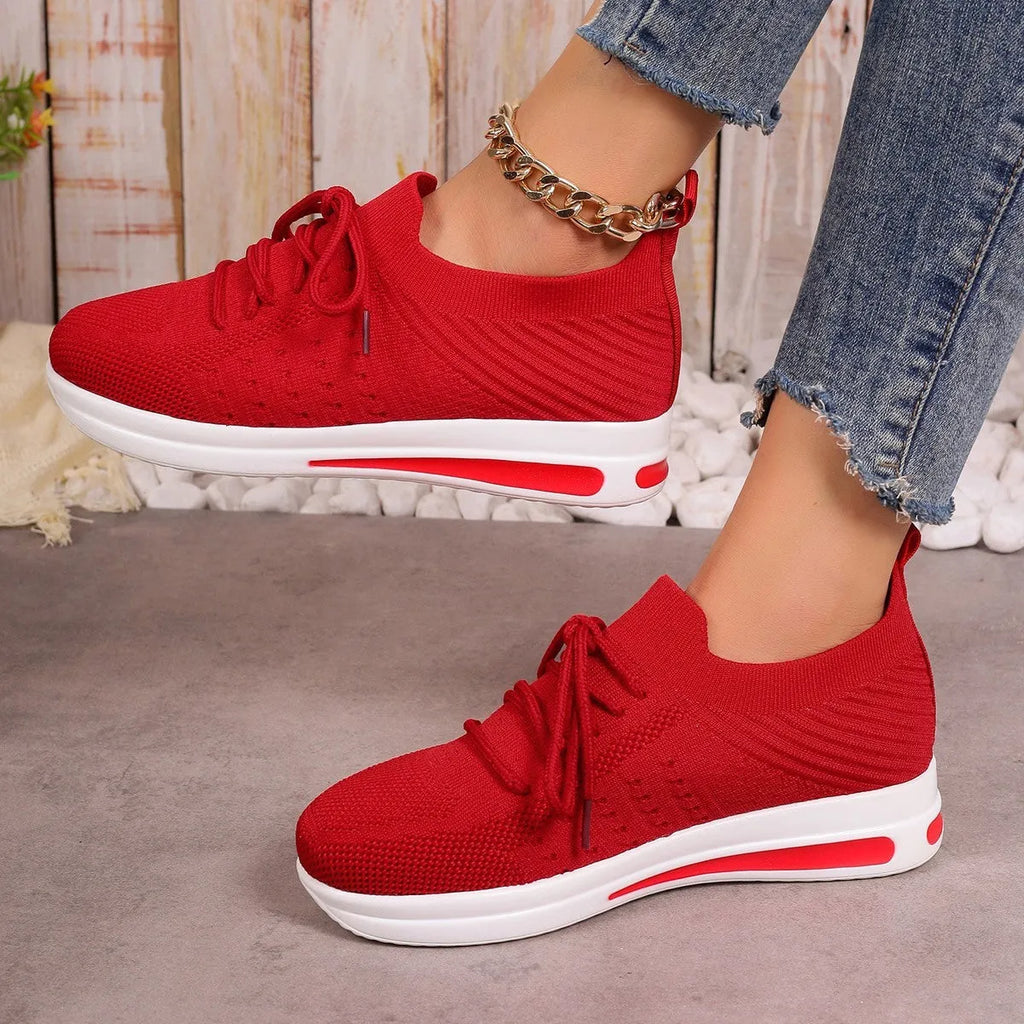Women's low-top casual sneakers in red, black or blue with round toe and lace-up front
