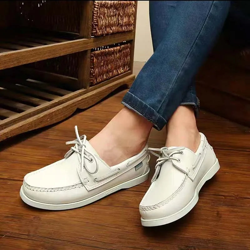 Men's British-style casual shoes with artificial PU upper in round toe design with flat heel