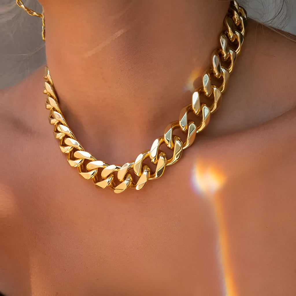 Gold women's thick chain necklace with 6cm pendant on a 32cm chain, shown from the front.