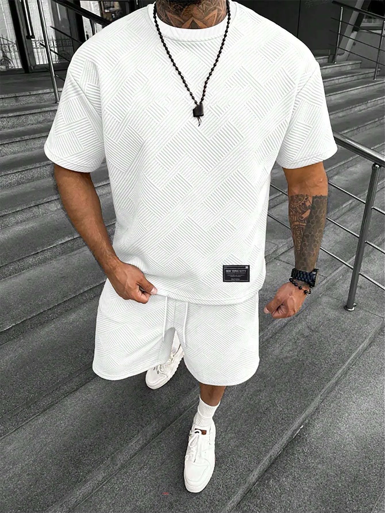 Men's short sleeve top and shorts leisure suit set in chemical fibre blend fabric