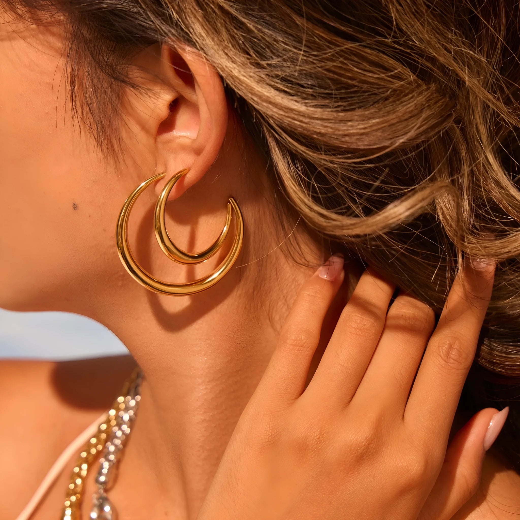 Titanium steel hoop earrings with round geometric shape and vacuum PVD gold plating