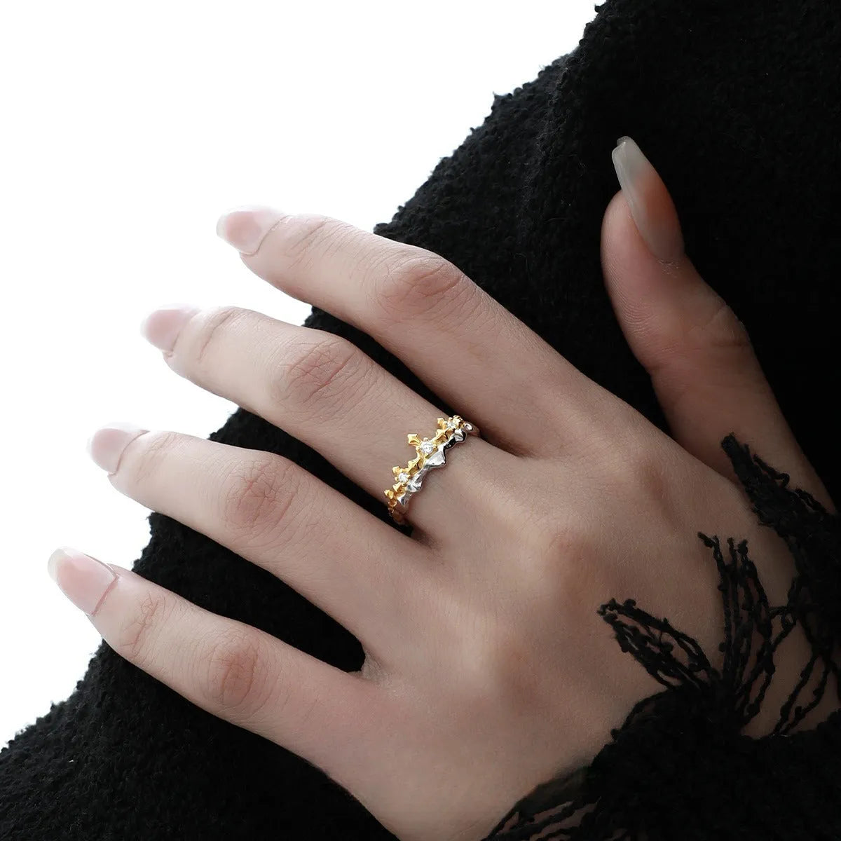 Princess Knight adjustable silver ring in white gold or black gold electroplated finish.