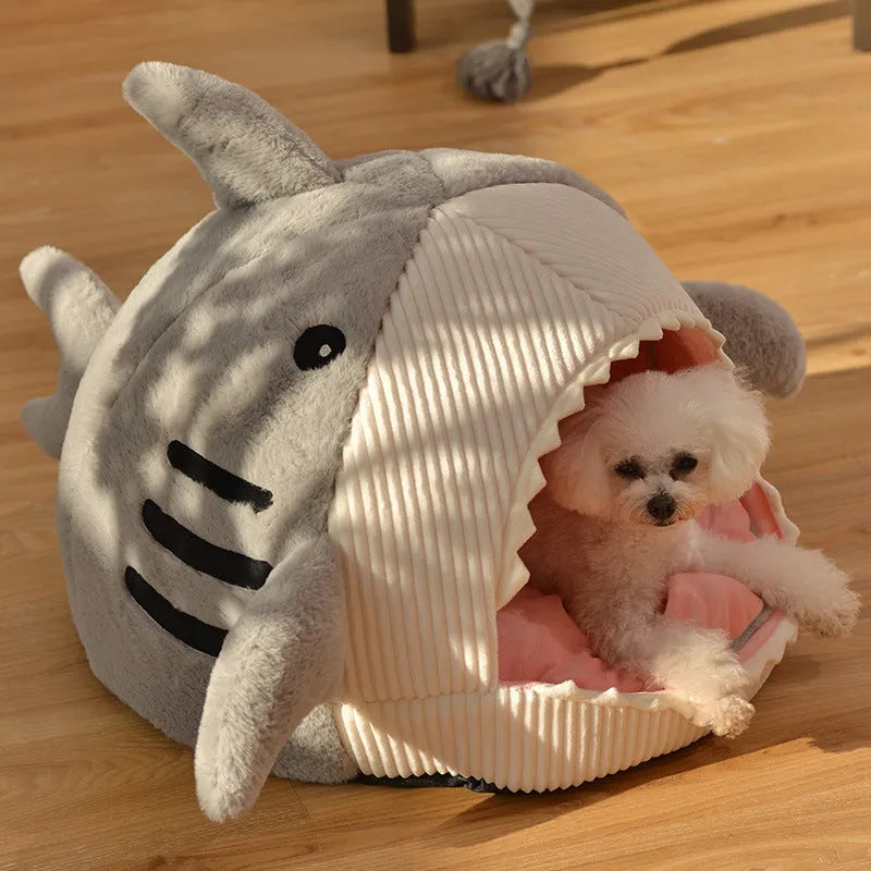 Closed cat litter pet nest in blue shark design made from crystal velvet for winter warmth