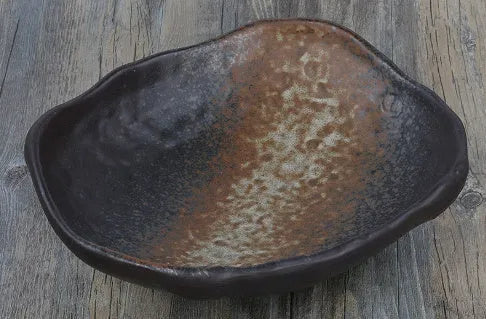 Creative ceramic Japanese-style irregular shaped bowl with floral decoration and sauce dish