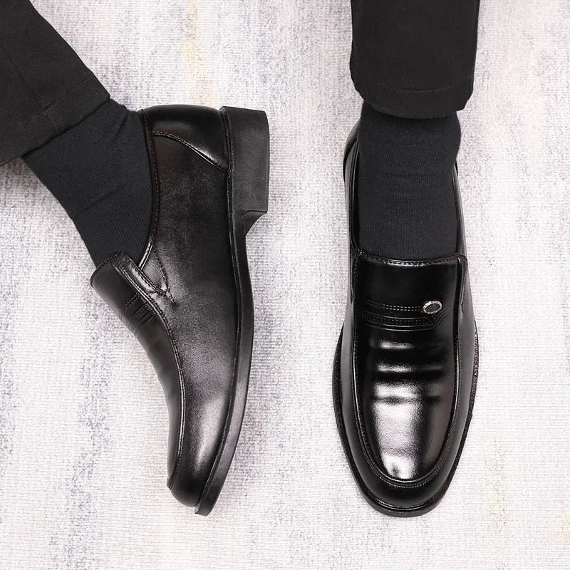 Men's black and brown plus size casual leather shoes with low top PU upper and rubber sole