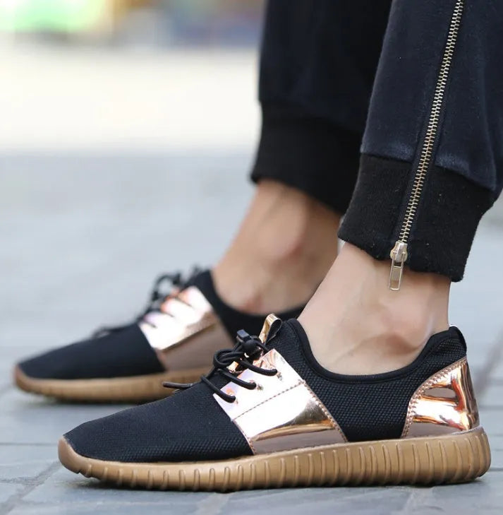 Breathable mesh casual flat shoes for men and women with lace-up closure and rubber outsole