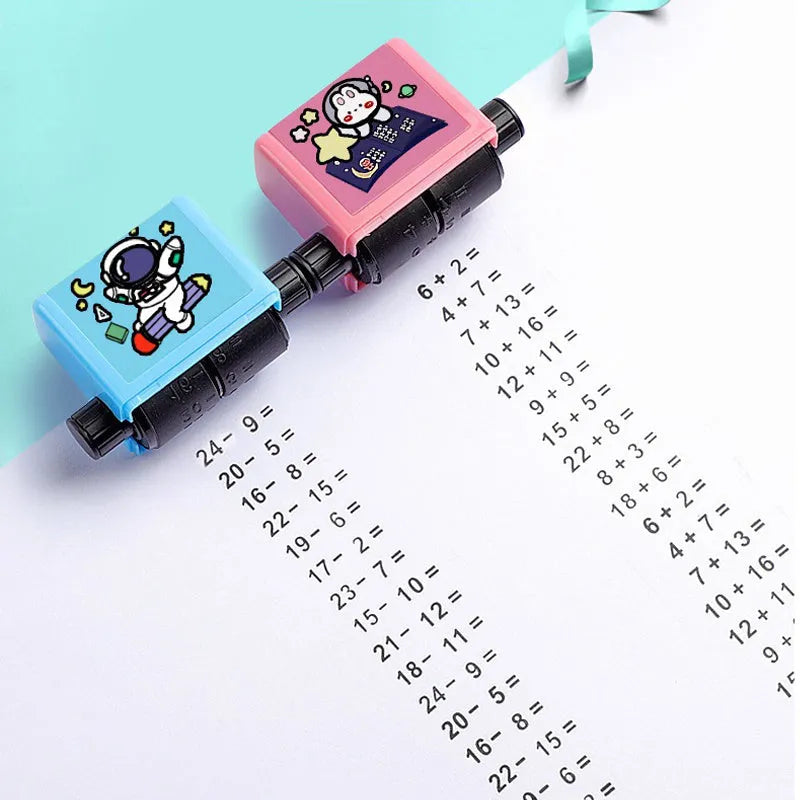 Math roller stamp in blue or pink, plastic, 4.4 x 3 x 4.8 cm, for addition subtraction multiplication division practice.