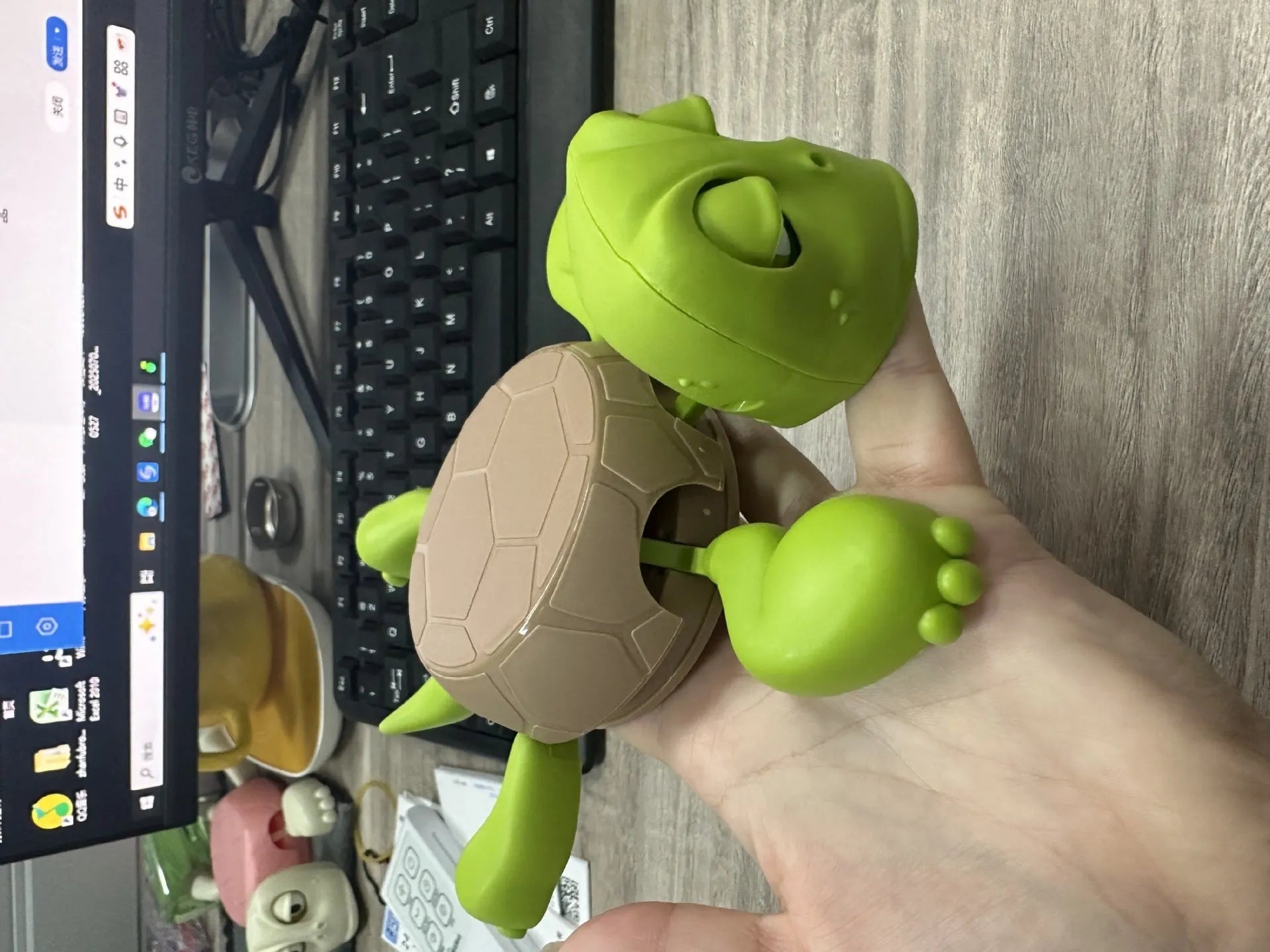 Turtle-shaped ABS plastic coaster in one of four colours: dark green, light green, wheat starch, or yellow.
