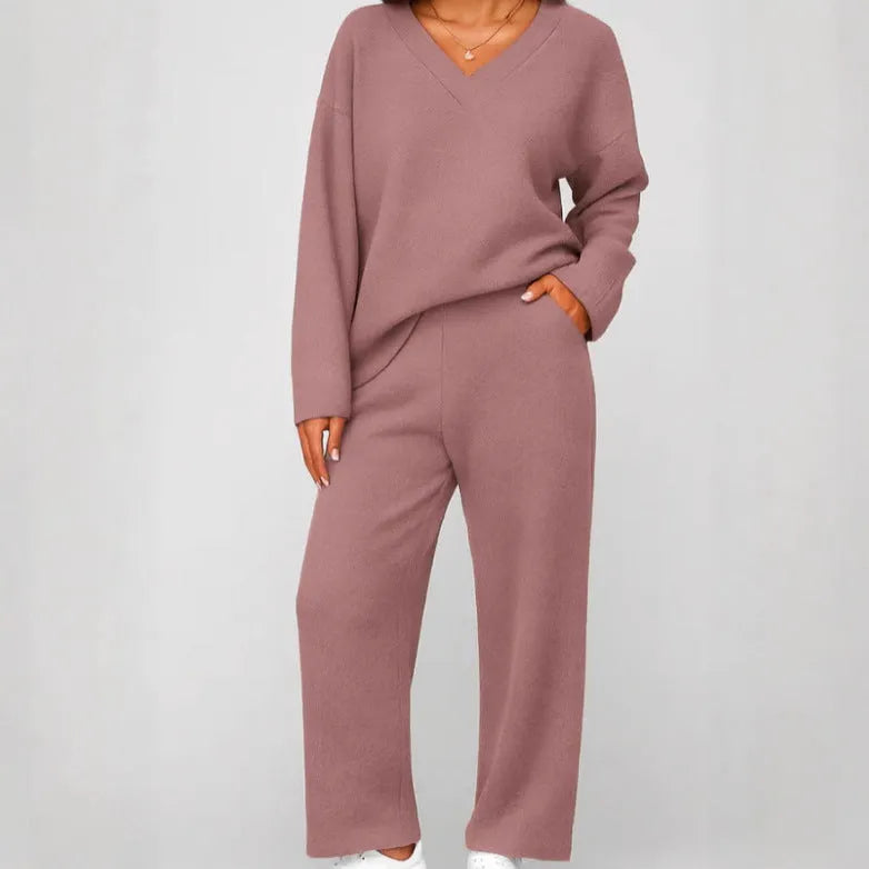 V-neck two-piece pajama set with long sleeves and pocketed trousers in solid colours, sizes S to 4XL