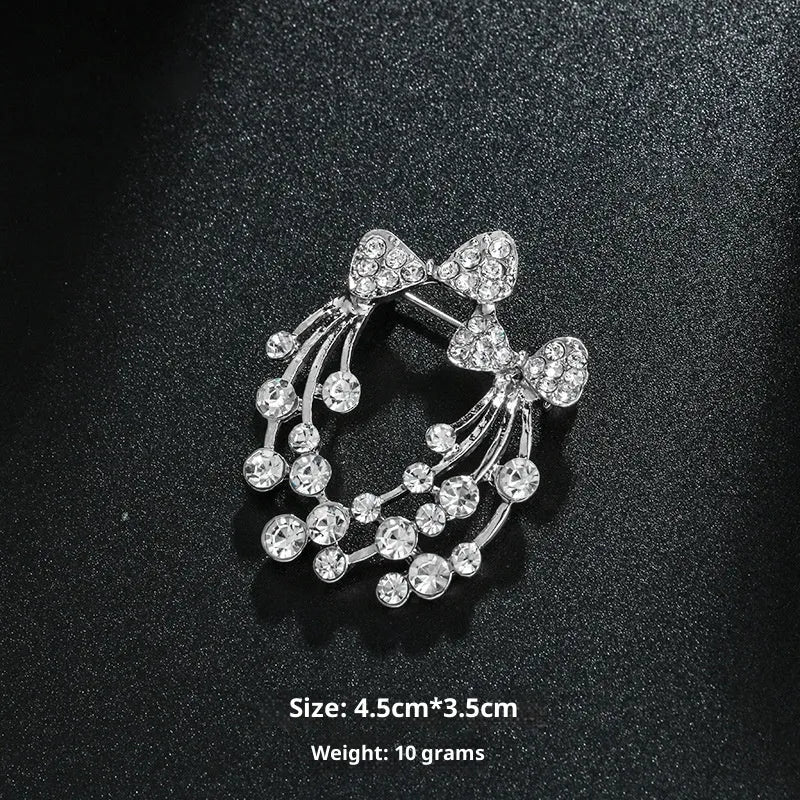 Minimalist pearl floral brooch with diamond inlay on alloy base, sweet and cool style for women