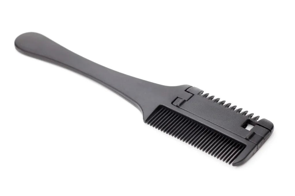 Pet razor comb with comb teeth and trimming blade, includes 10 spare blades for dog and cat grooming.
