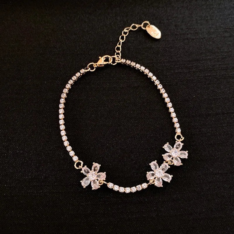 Gold-coloured copper women's bracelet with geometric design and zircon inlay