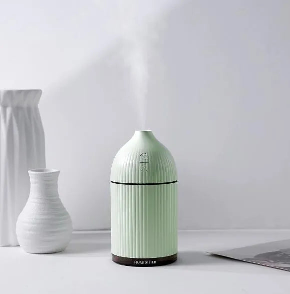 White ultrasonic aromatherapy diffuser and air humidifier with LED light, 300ml capacity, dimensions 80x80x155mm.