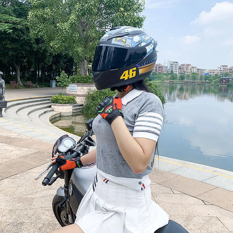Motorcycle helmet in Dragon design with ABS construction for all-season commuting protection