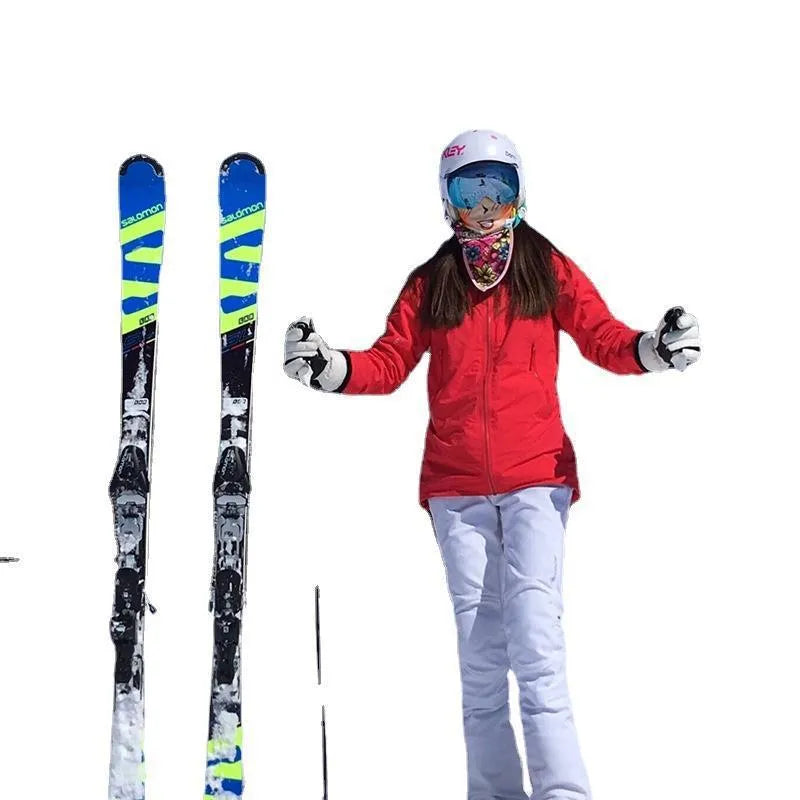 Adjustable shoulder strap for skiing bandages with hook and loop fastening