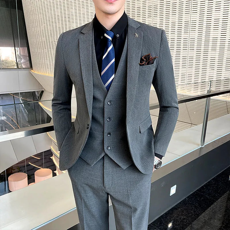 Men's slim fit business suit in British casual style with cotton blend fabric