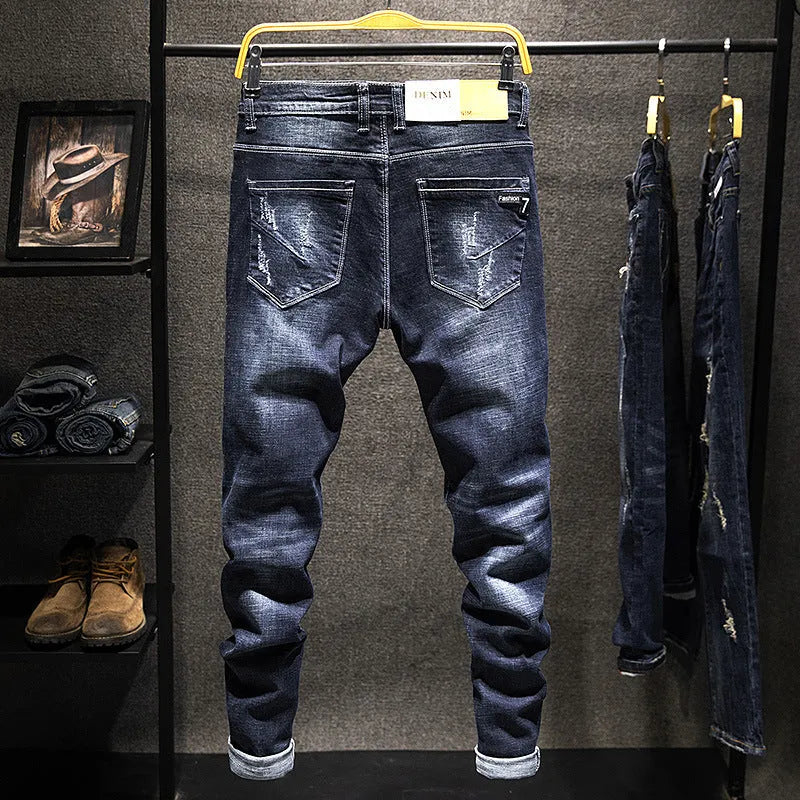 Slim-fitting men's skinny jeans in dark blue or light blue cotton denim with micro elasticity.