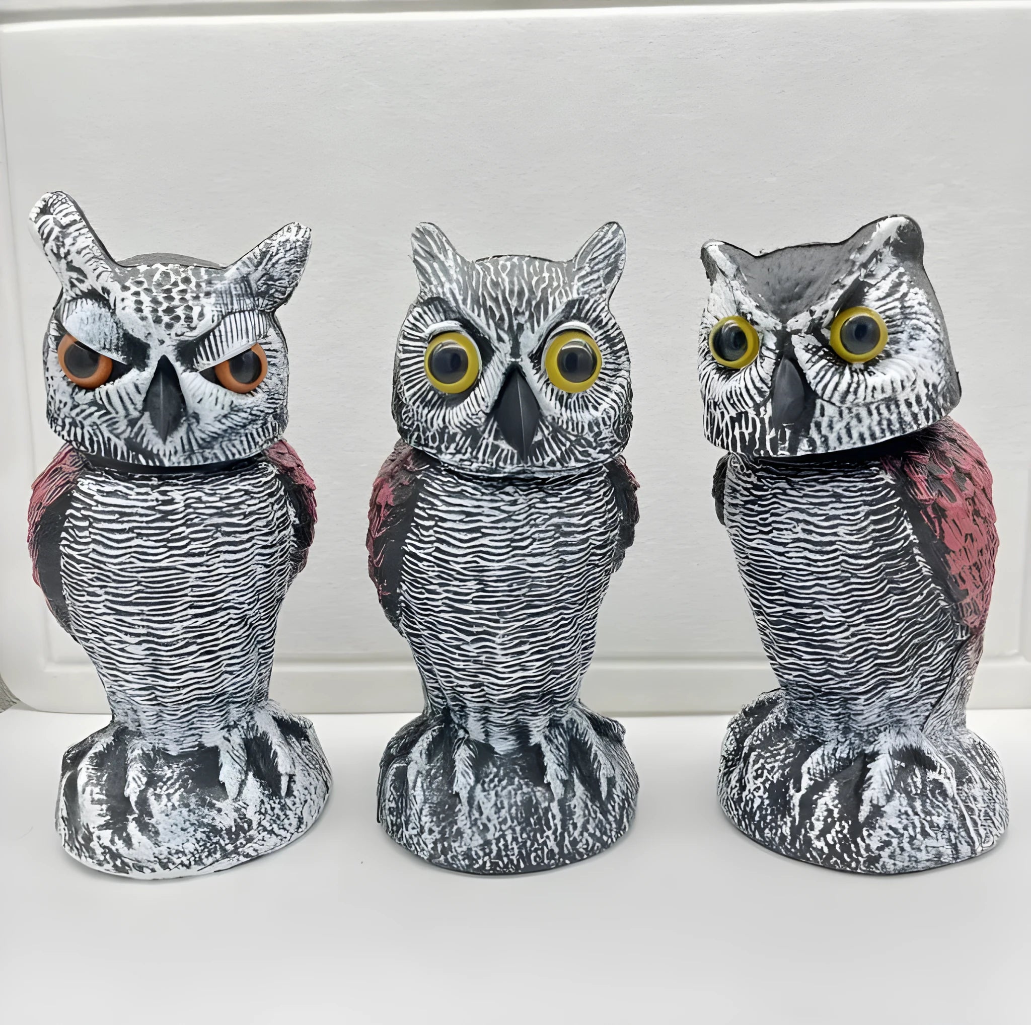 PE plastic artificial owl decoy with moving head, a bird scare ornament for outdoor use.