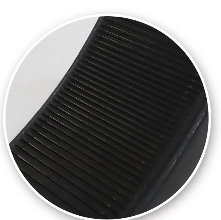 Portable car anti-slip retainer triangle made of rubber and plastic for ramp use, sizes 10x10x16cm and 21x11x10cm.