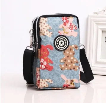 Vertical mobile phone bag in black with Oxford Spinning texture and zipper closure