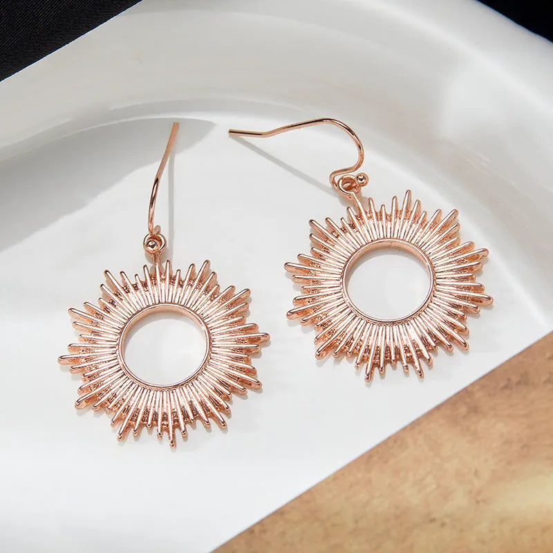 Retro new-style hollow-out distressed geometric earrings for women in alloy with electroplating finish