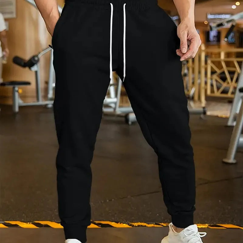 Men's linen-coloured leisure trousers with a loose fit and drawstring waist.