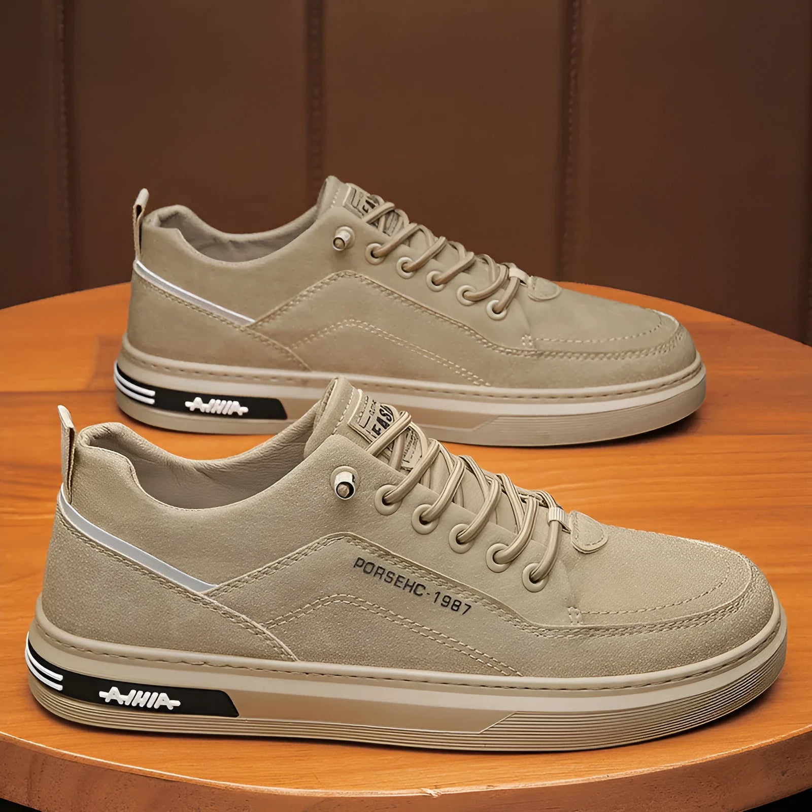 Men's waterproof construction shoes with rubber sole in khaki colour, low-top design with round toe