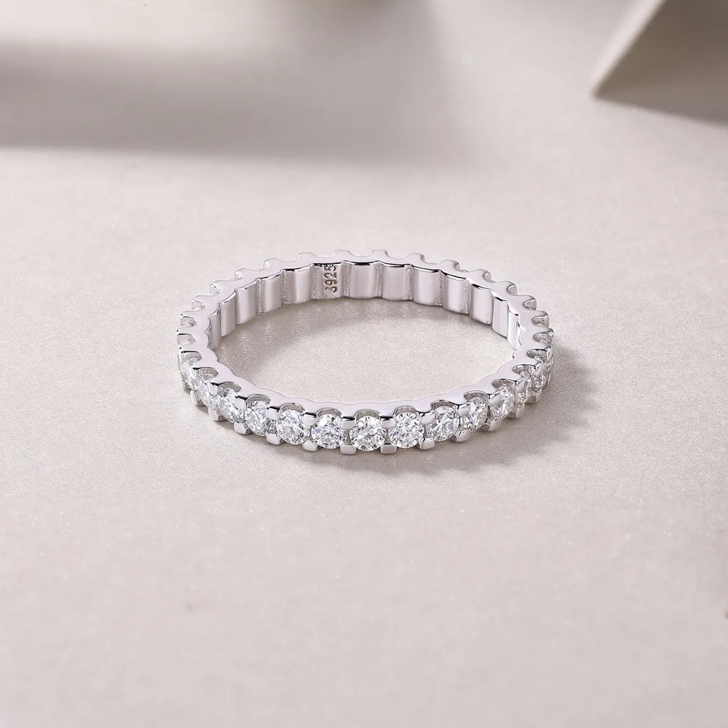 Moissanite wedding ring set in S925 silver with platinum plating on gift box