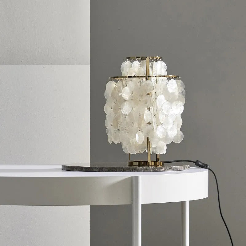 Modern shell-shaped table lamp in chrome or gold finish, 46cm tall.