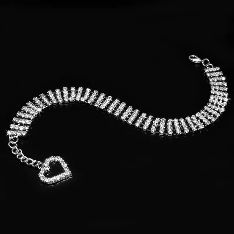 Four-row rhinestone pet collar with heart-shaped chain for dogs and cats in white colour