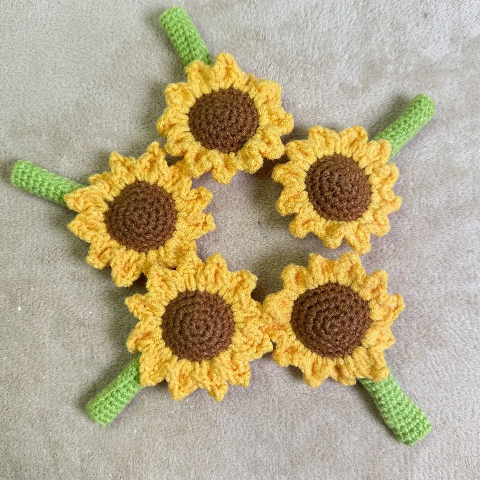 Hand-woven sunflower pen cover made from natural wheat straw.