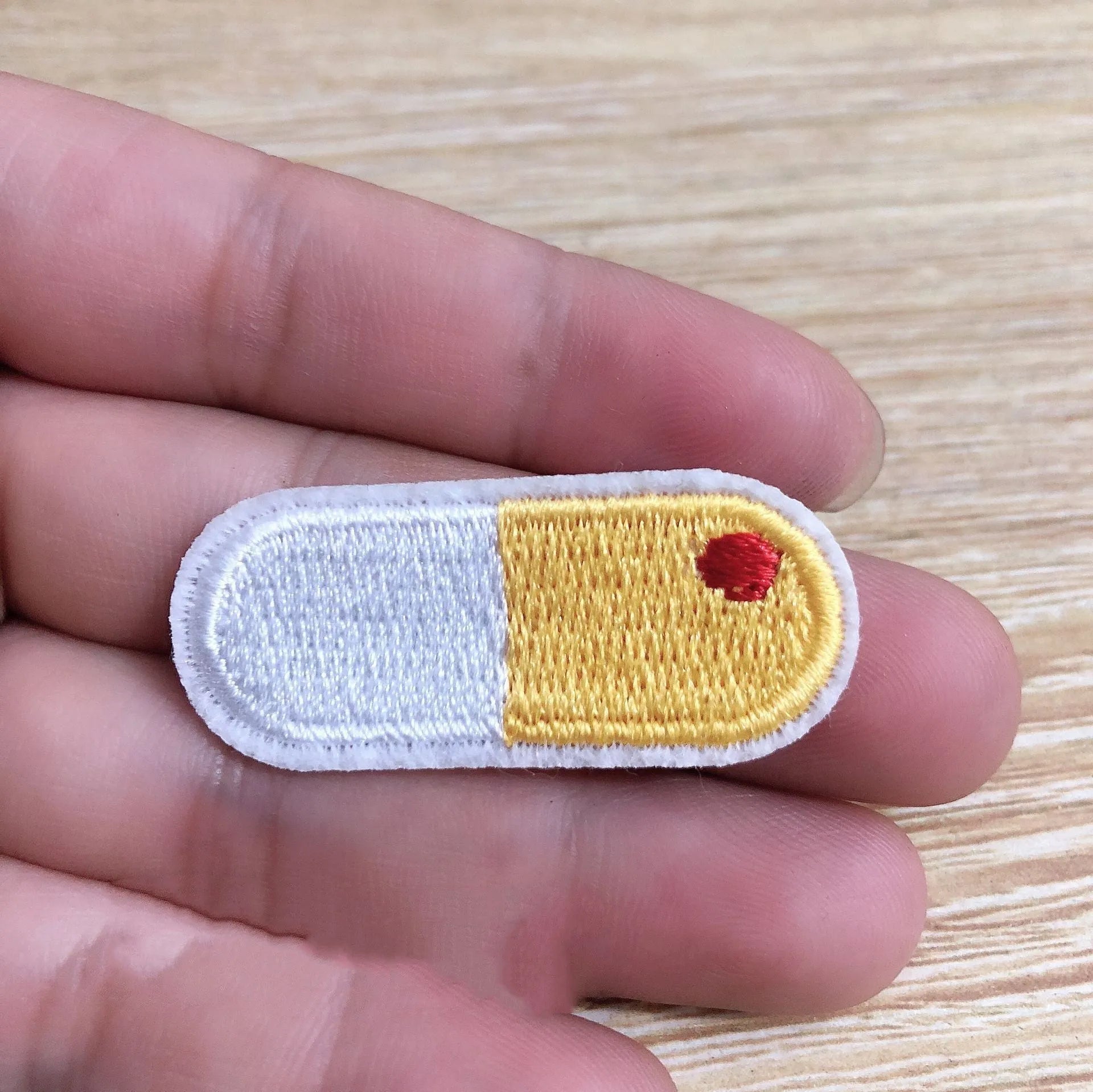 Pack of 10 computer embroidered patch badges for clothing decoration and DIY crafts.