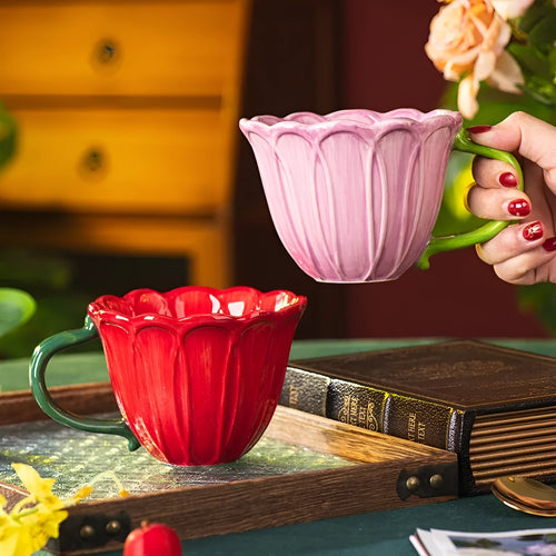 Ceramic breakfast cup with pastoral pattern in red or purple, 500ml capacity.