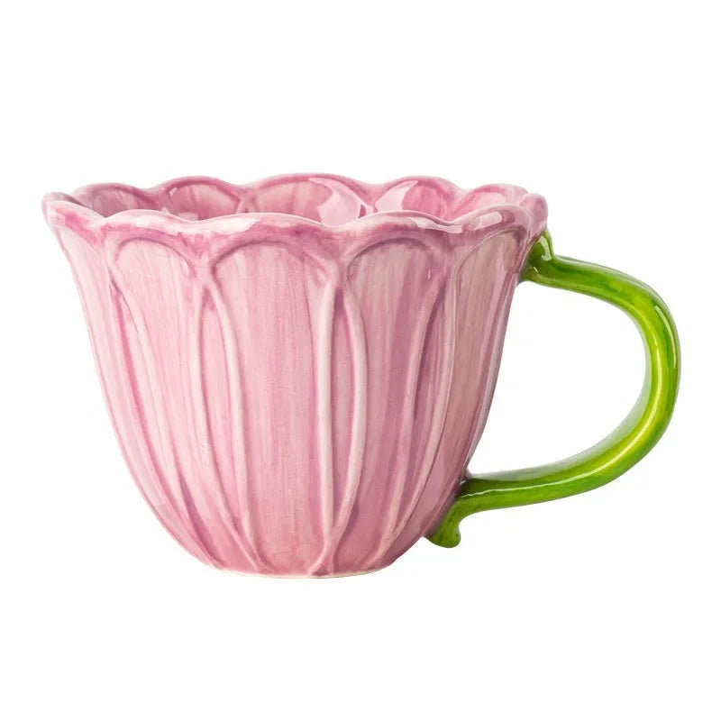 Ceramic breakfast cup with pastoral pattern in red or purple, 500ml capacity.