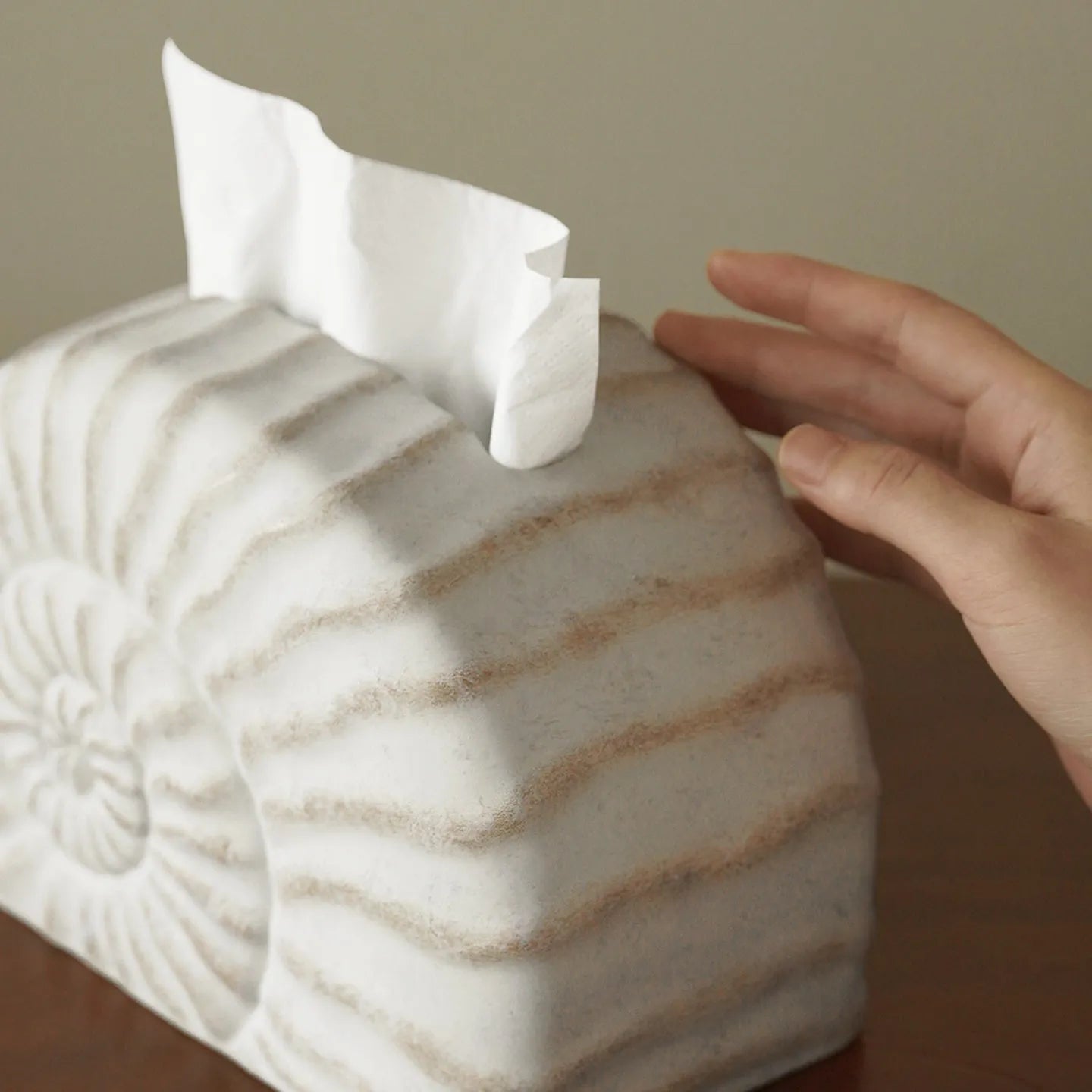 Resin conch tissue box decoration in modern simplicity style for home organising
