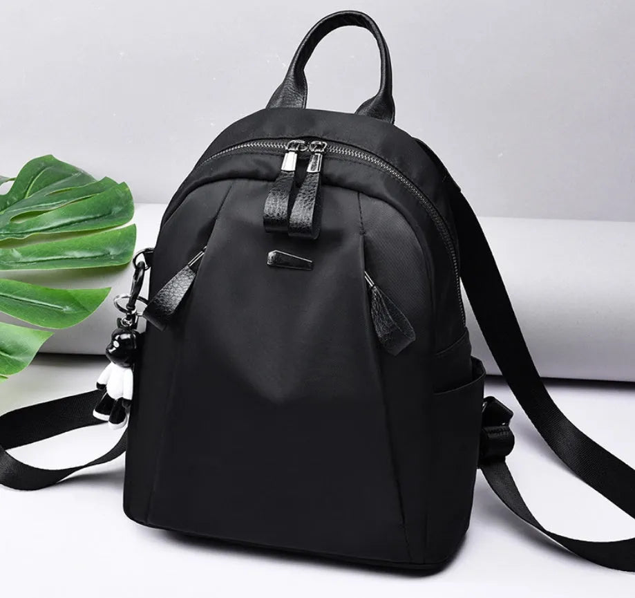 Medium square rucksack in wine red with front digging bag and dual straps.