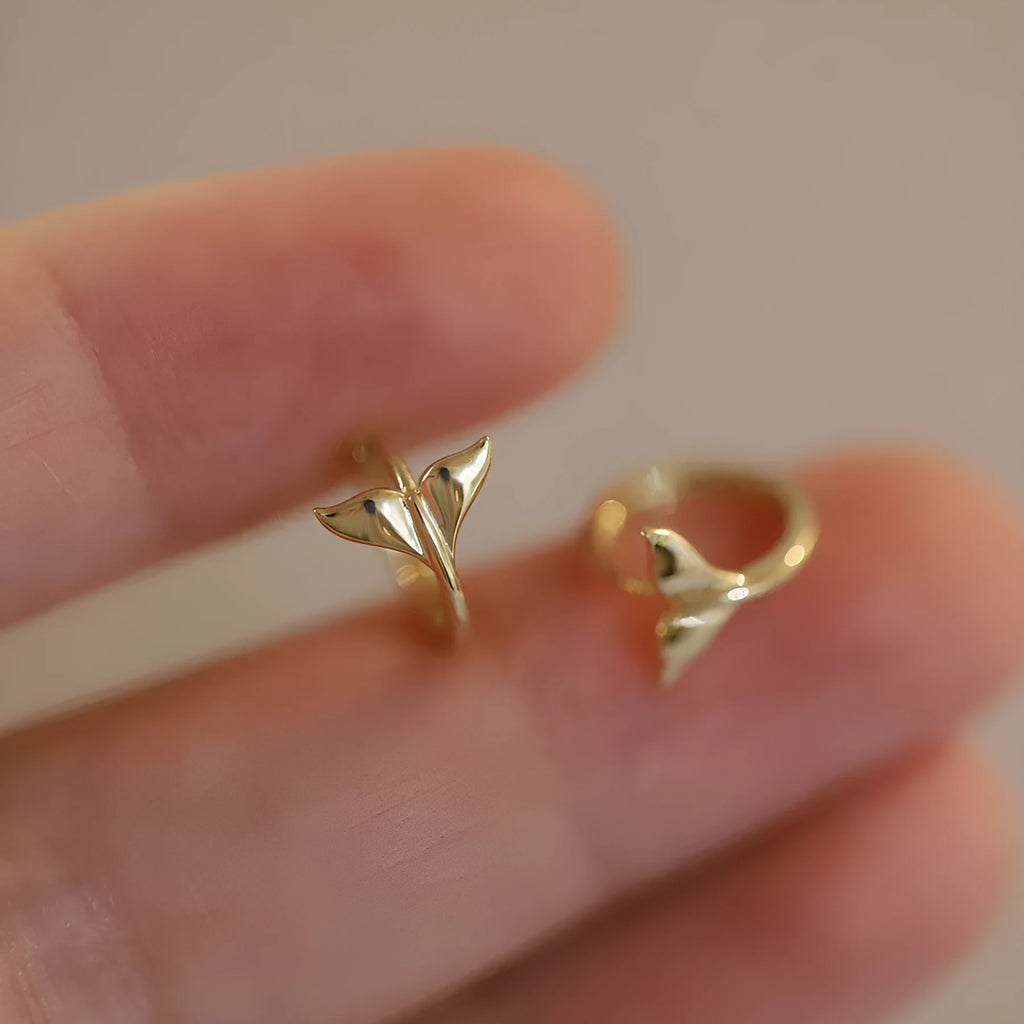 A pair of smooth fishtail earrings in gold colour, made from 925 sterling silver with 14k gold plating.