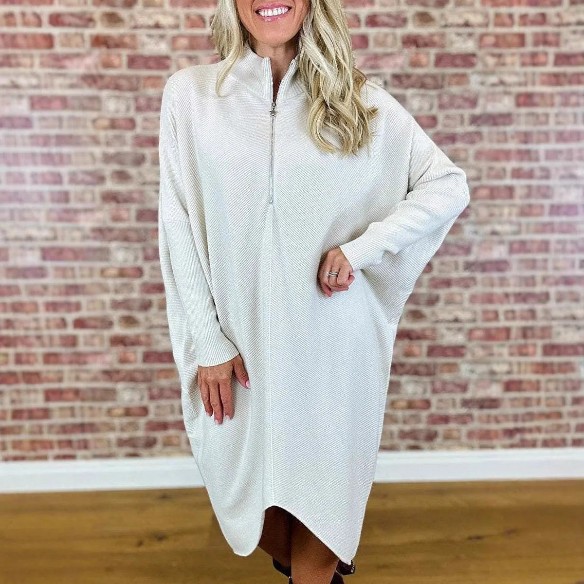 Women's solid colour knitted loose dress with raglan sleeves in trueran polyester fabric