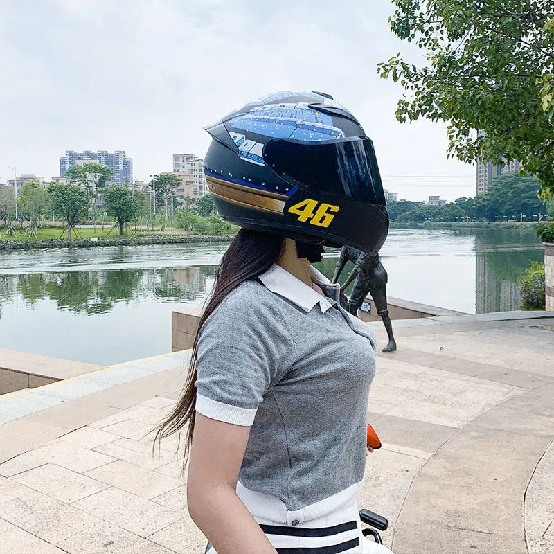 Motorcycle helmet in Dragon design with ABS construction for all-season commuting protection