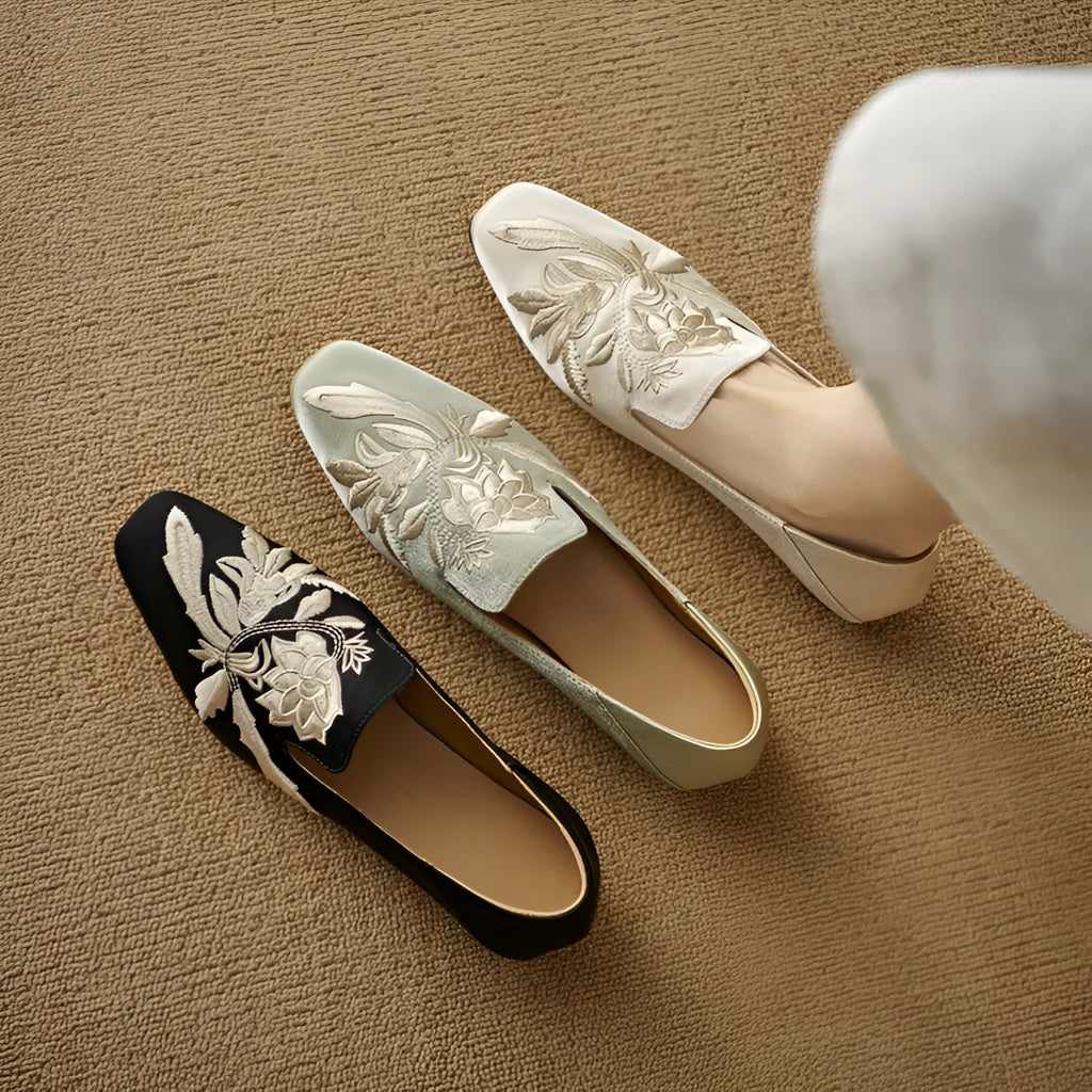 Women's embroidery low-cut flat pumps in retro fabric design with round toe and soft bottom