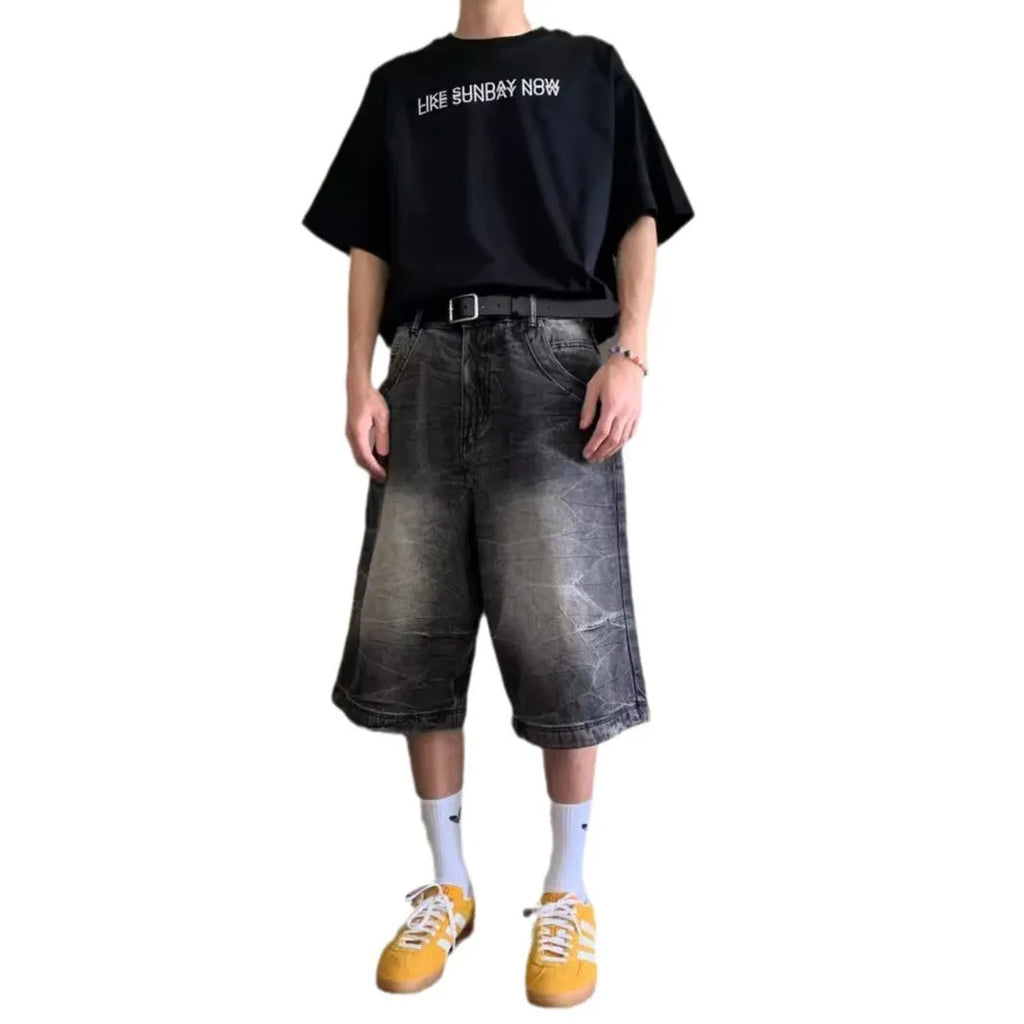 Men's loose fit washed denim shorts in straight-leg retro style