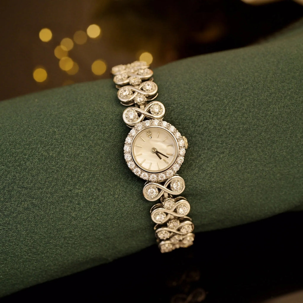 Women's antique jewellery quartz watch with 2cm dial, gold or silver 316 stainless steel strap and synthetic sapphire mirror.