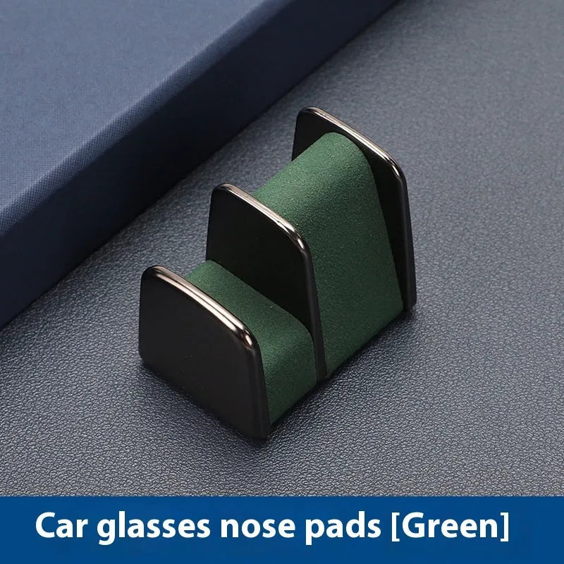 Car dashboard glasses storage clip in zinc alloy and leather measuring 3.7cm