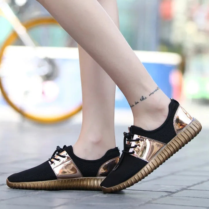Breathable mesh casual flat shoes for men and women with lace-up closure and rubber outsole