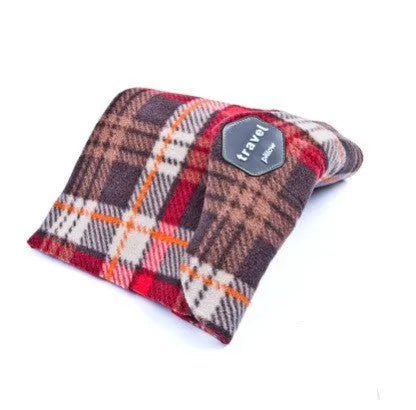 U-shaped convex travel pillow and neck scarf in black, grey, navy, or red colours, filled with 100% cotton.
