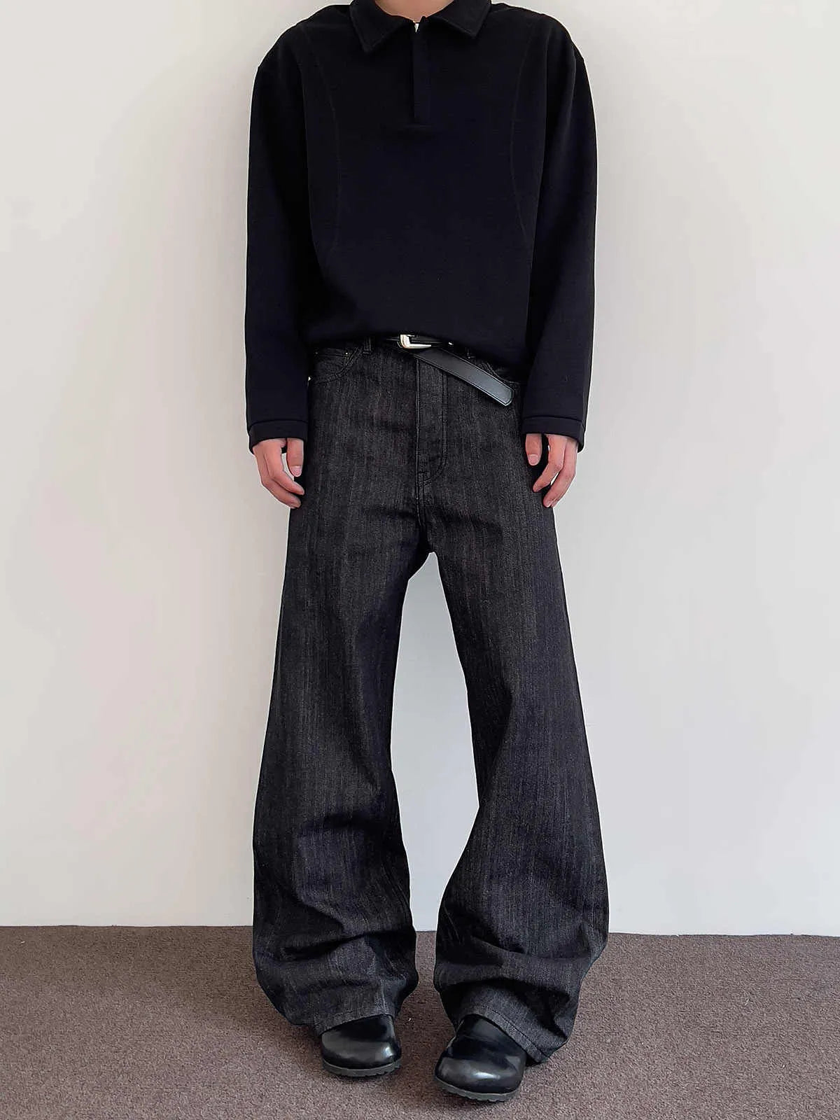 Black straight leg jeans with mid-high waist, zip fly, and non-stretch denim, shown in sizes S to XL.