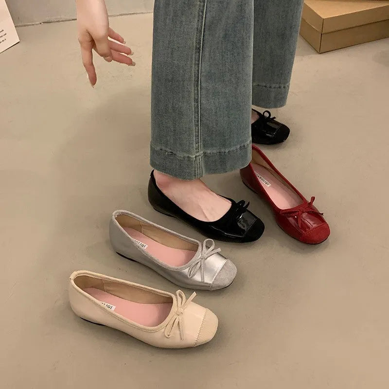 Retro-style Mary Jane ballet flats with square toe, decorative bow, and mid heel in wine red colour